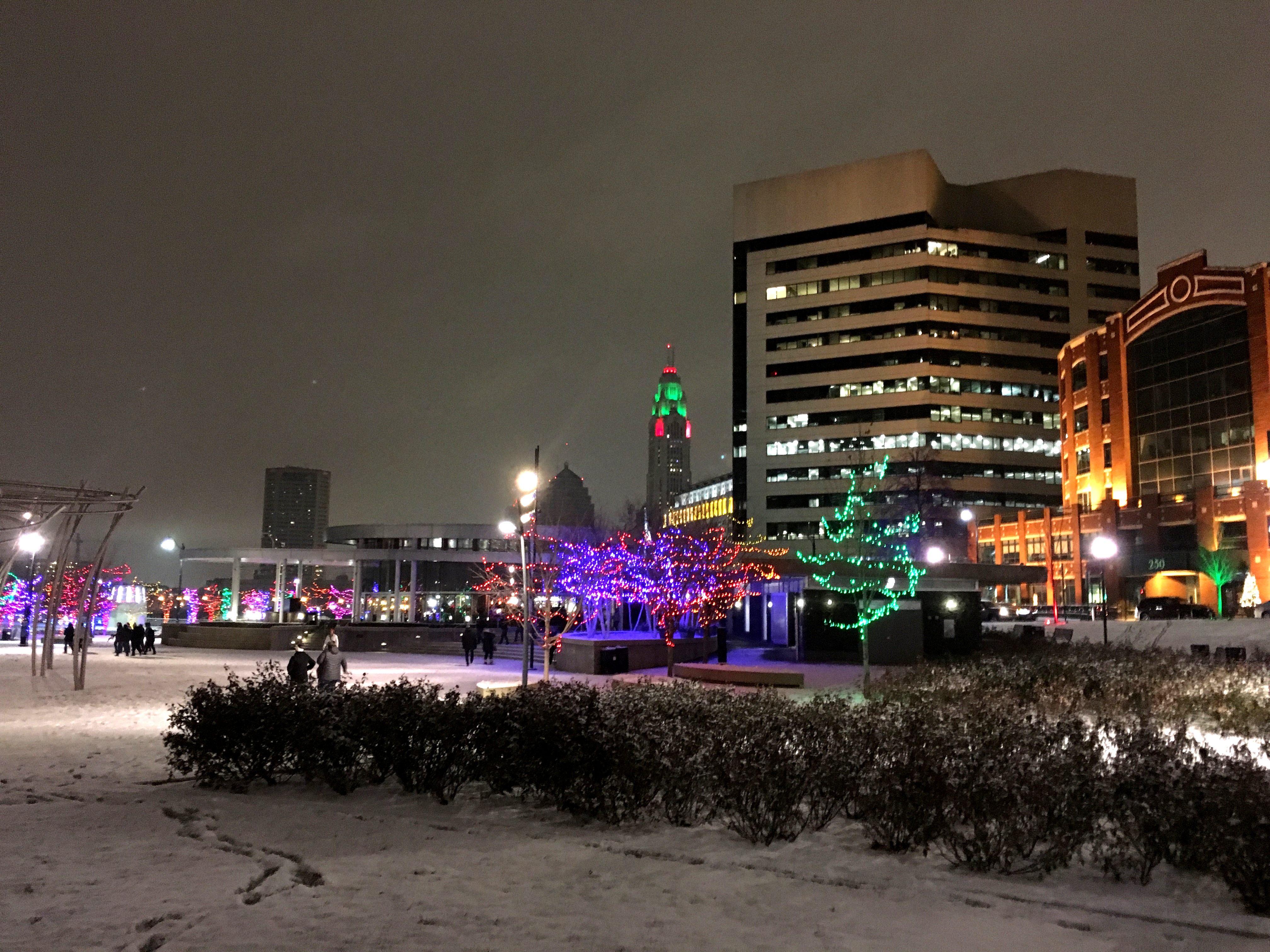 bicentennial park downtown christmas lights Columbus on the Cheap